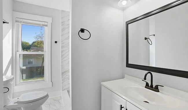 Building Photo - 1531 Chapel St