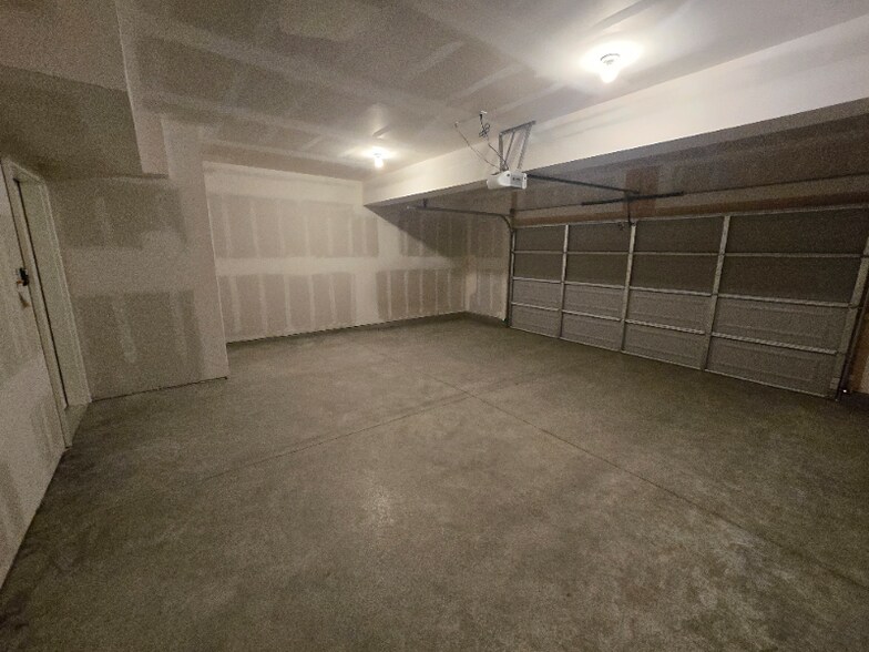 Building Photo - 4824 River Roads Dr