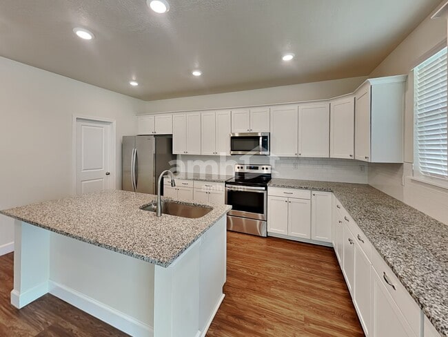 Building Photo - 3003 E S Village Dr