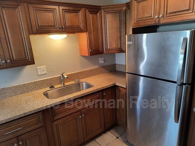 Building Photo - 781 Cypress Ave