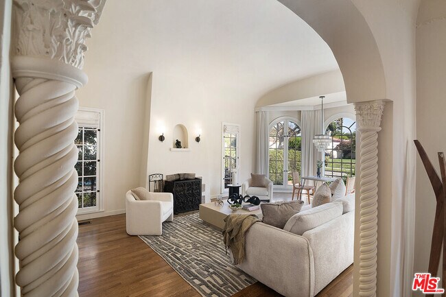 Building Photo - 131 S Martel Ave