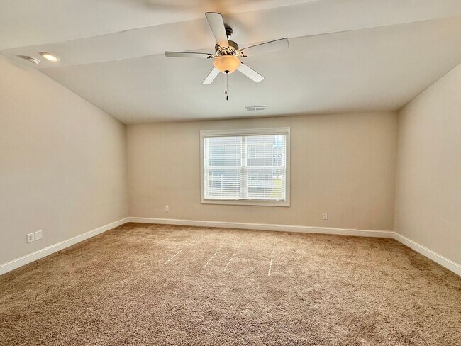 Building Photo - Stunning 3BD, 2.5BA Raleigh Townhome in a ...