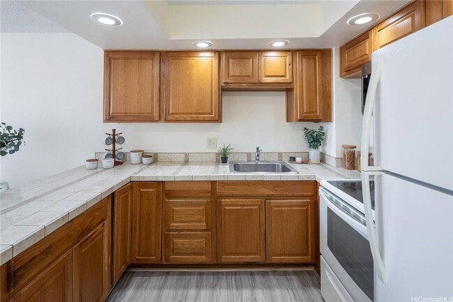 Building Photo - Kukui Plaza Ewa Tower - 1 bedroom 1 bath with 1 assigned parking