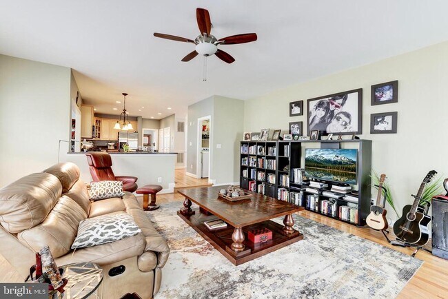 Building Photo - 2945 Oakton Knoll Ct