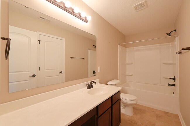 Building Photo - Beautiful 3 Bedroom House in Quiet Auburn ...