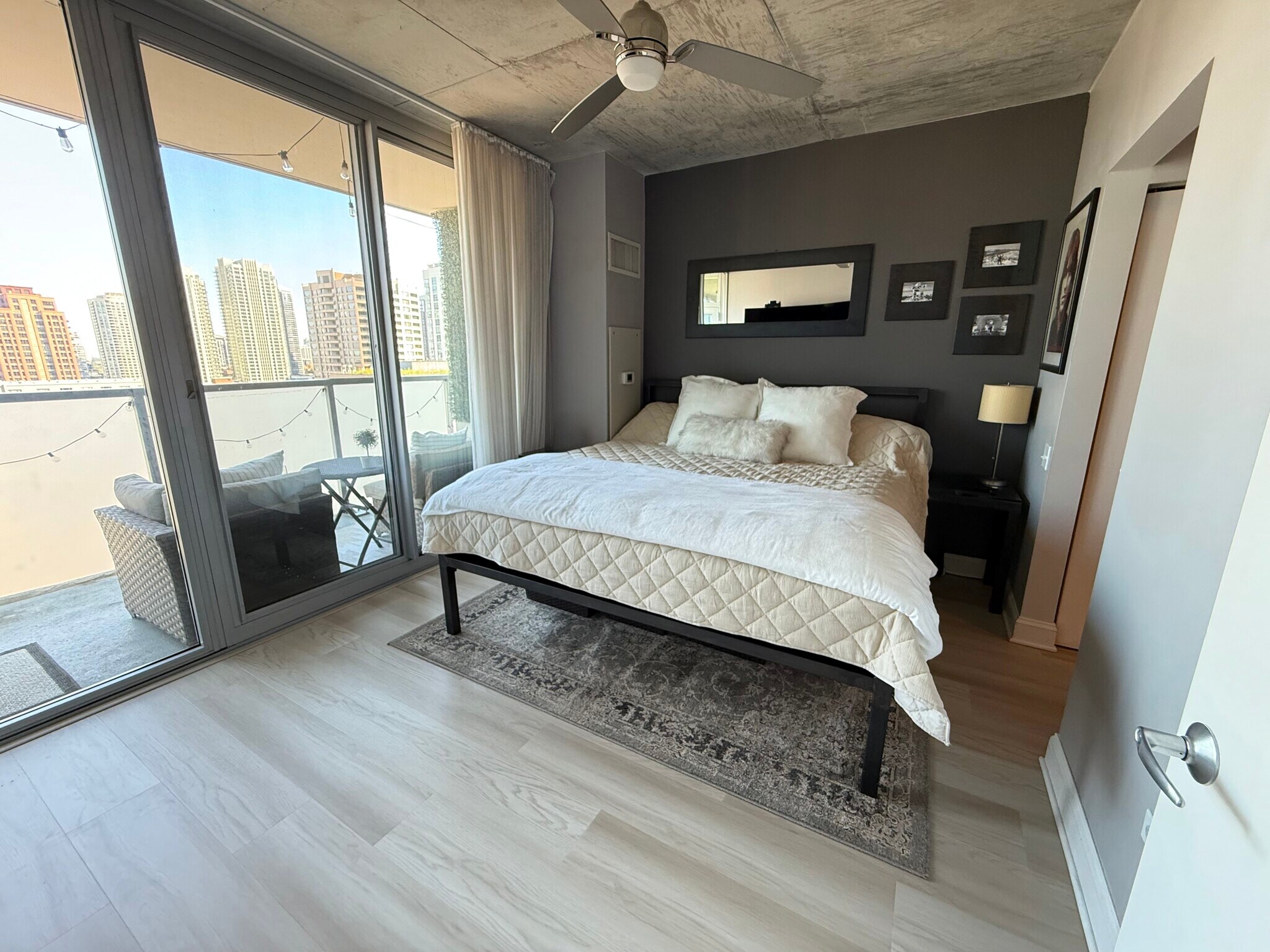 Primary Bedroom - 659 W Randolph St
