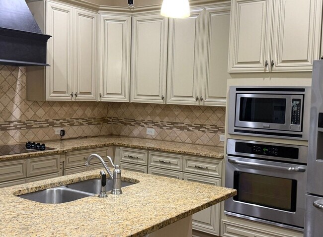 Building Photo - Available now! Beautiful 2 story home in Emerald Mountain!!