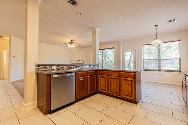 Building Photo - 1303 Alpine Pond