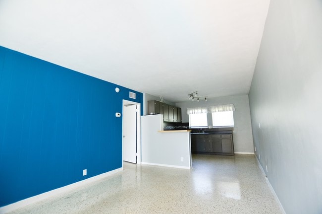 Building Photo - Coral Reef Apartments