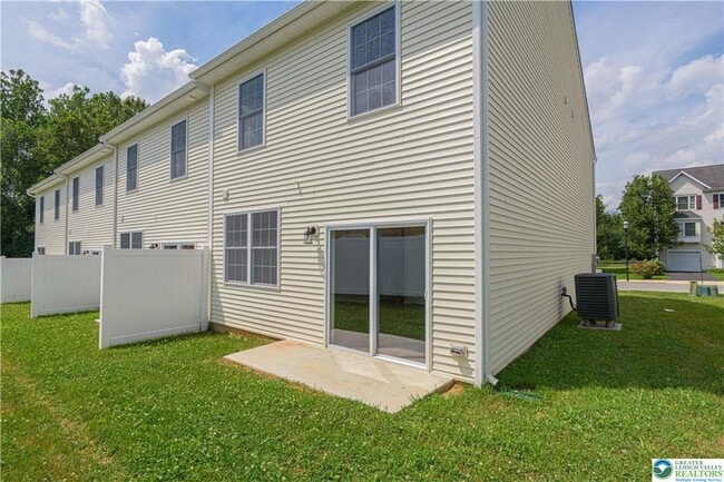 Building Photo - 746 Blue Heron Dr