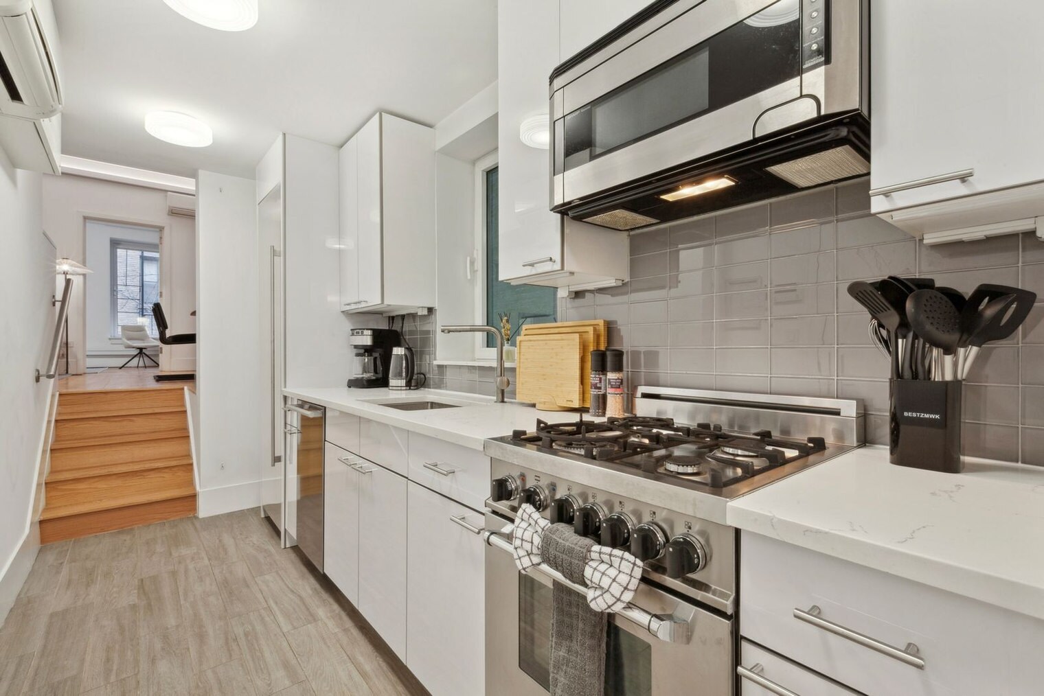 Building Photo - 125 E 83rd St