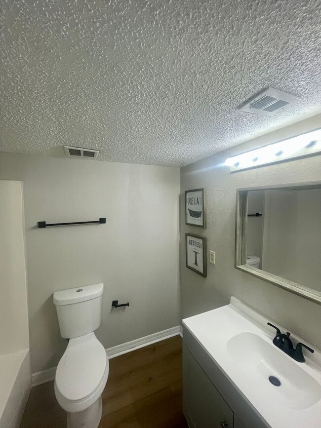 Building Photo - Waterside at Cranes Roost 1/1 Condo locate...