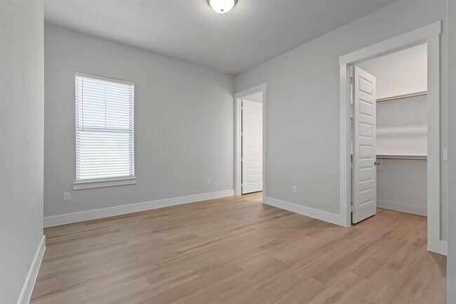 Building Photo - 1109 Saffira-