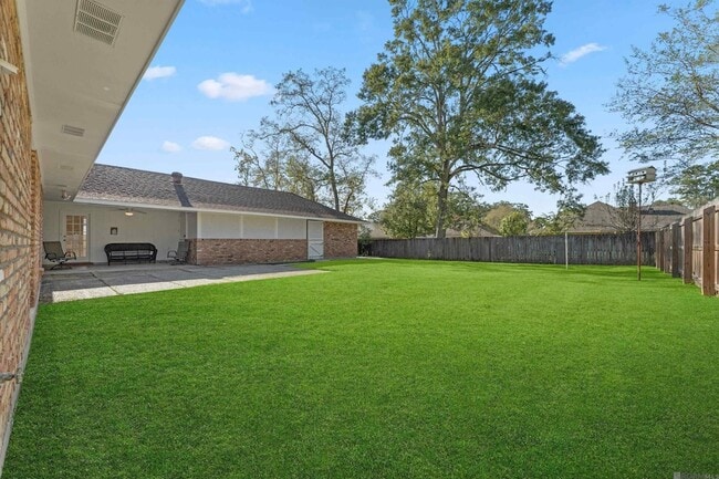 Building Photo - 685 Daventry Dr