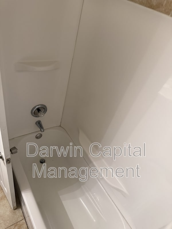 Building Photo - 658 Tara Dr