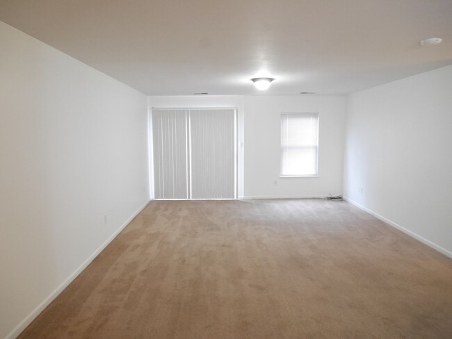 Building Photo - One Bedroom Unit in Somerset Park Condos! ...