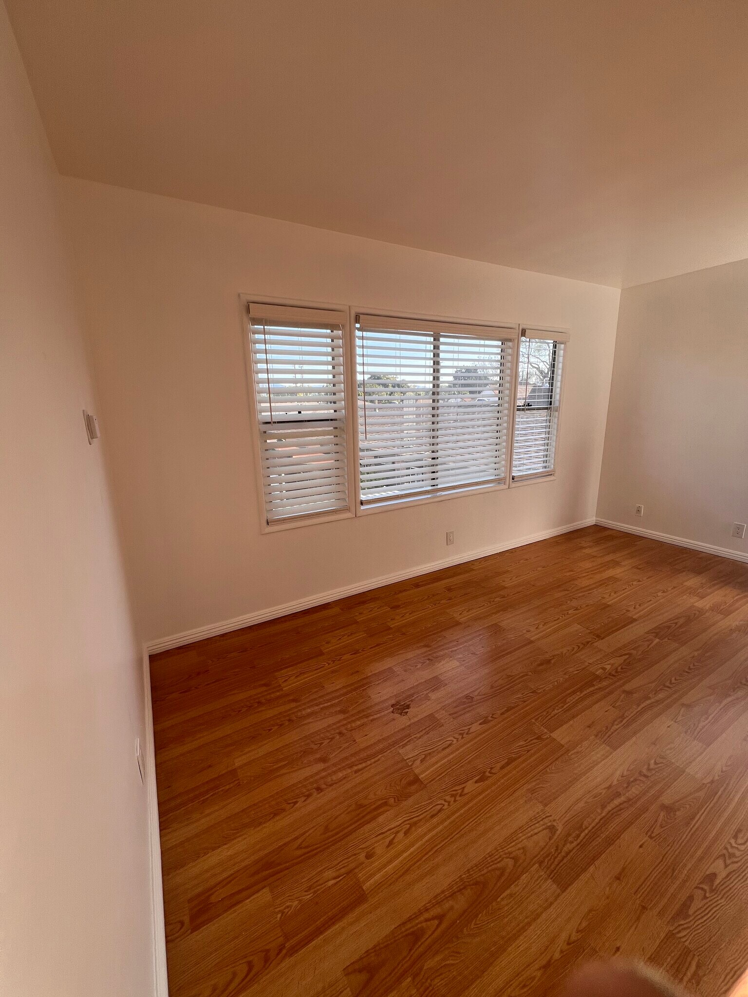 Building Photo - 3330 Sequoia Dr