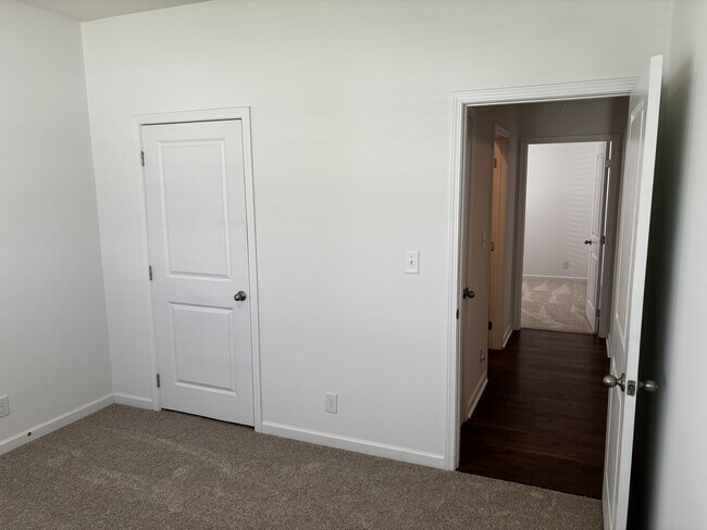 Building Photo - 2732 Minuteman Ln