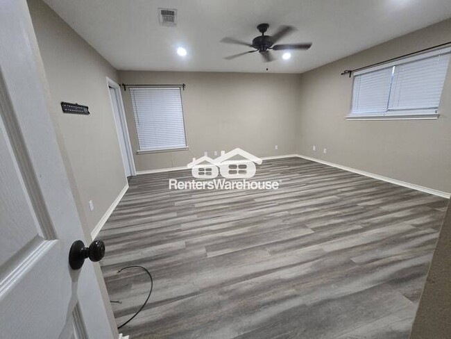 Building Photo - MOVE IN READY - IRVING - 3BEDS 2BATHS