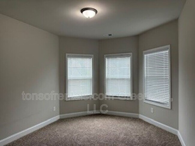 Building Photo - 105 Sea Harbour Way