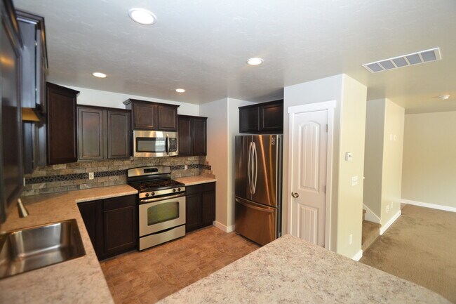Building Photo - Beautiful 3 Bed/2.5 Bath in Draper!!!
