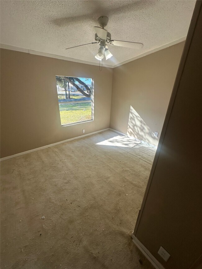 Building Photo - 536 Sabine St