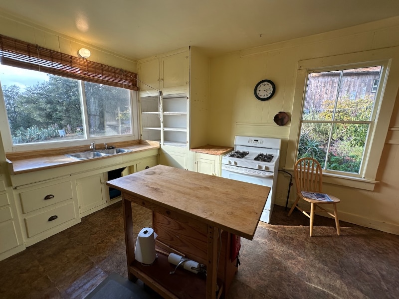 Building Photo - 48 Valley View Rd