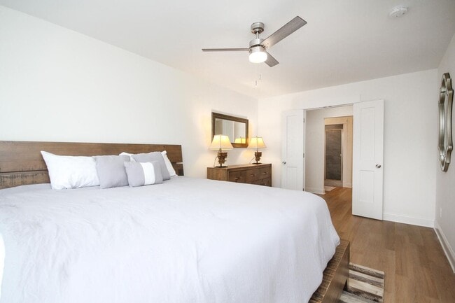 Building Photo - MOVE IN READY - LUXURY TOWNHOUSE!