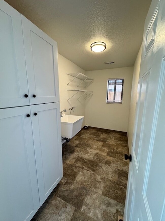 Building Photo - Remodeled home with a view