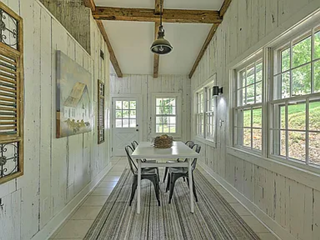 Building Photo - Charming Colonial-Style Home on 1 Acre in ...