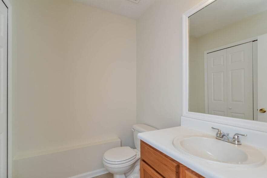 Building Photo - 2770 Lake Park Ridge W