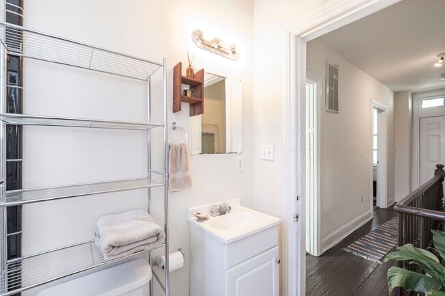 Building Photo - 2 BR/ 2 BA Historic Church Hill Home. Available February 10th!