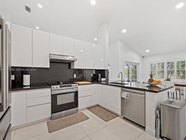 Building Photo - 413 Cameron Dr