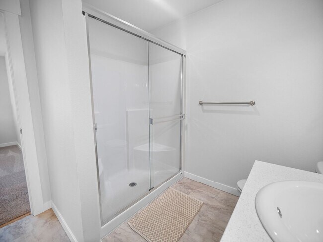 Building Photo - 3-Bedroom Home with Private Garage and Fen...