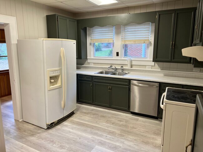 Building Photo - 60 Pulliam St