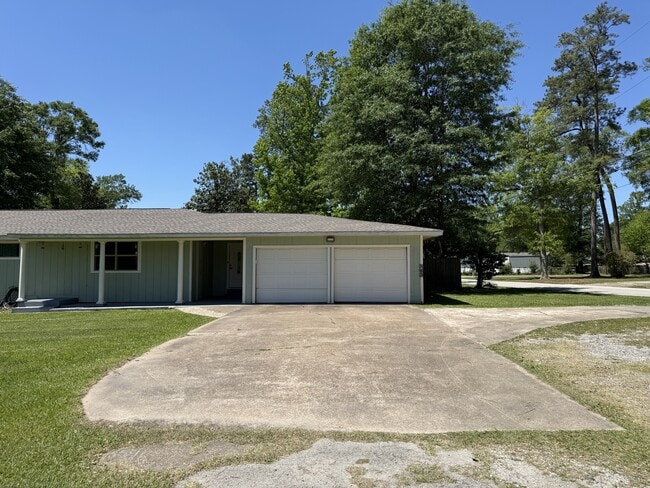 Building Photo - 165 Dogwood Ln