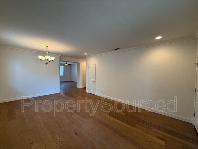 Building Photo - 333 Catmint St