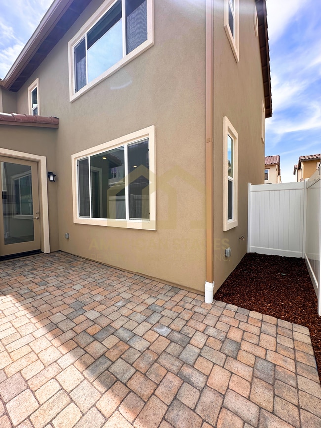 Building Photo - 1724 River Vista Way