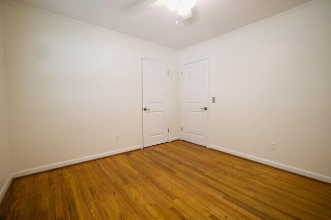 Building Photo - 656 E Samford Ave