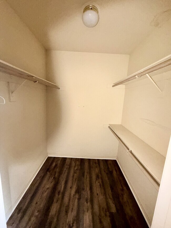 Building Photo - 38441 Oaktree Loop