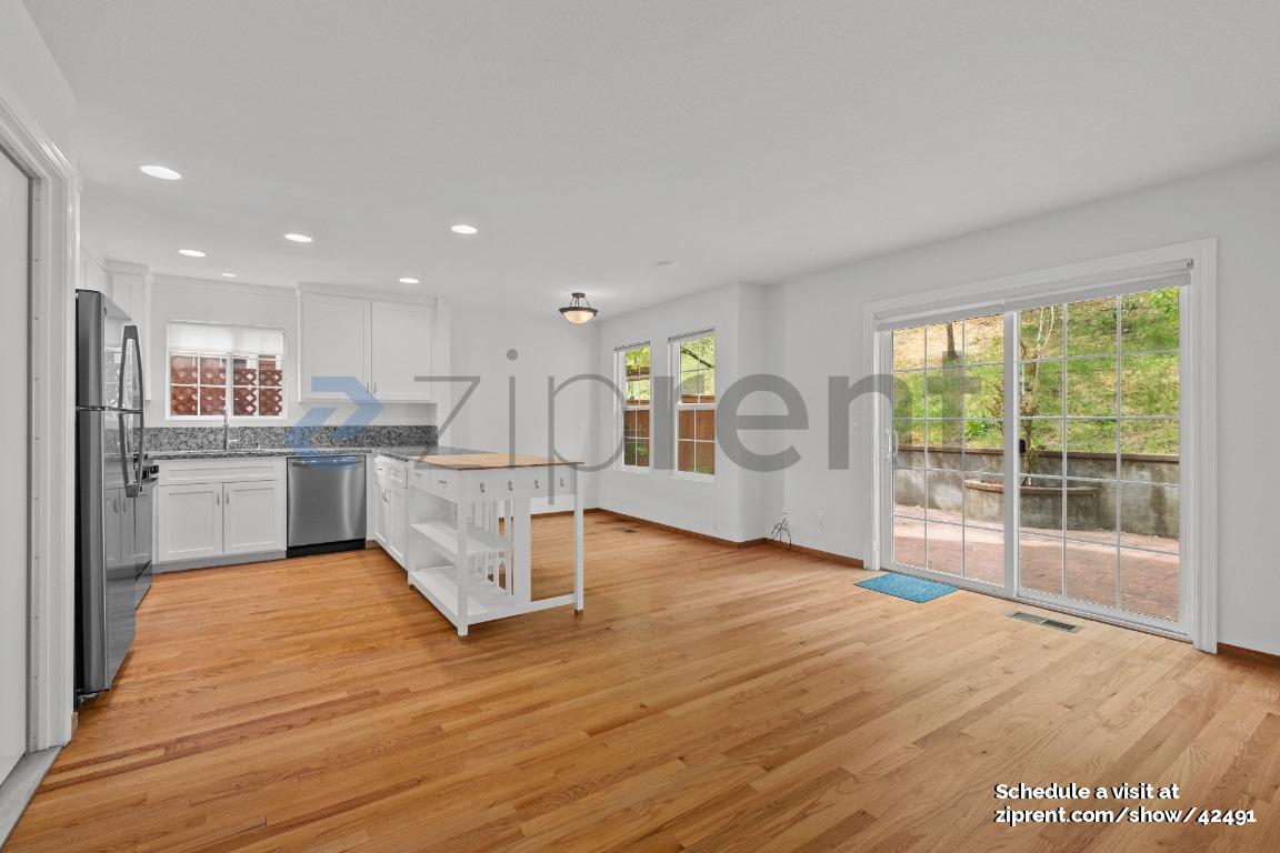 Building Photo - 2643 Spring Oaks Dr