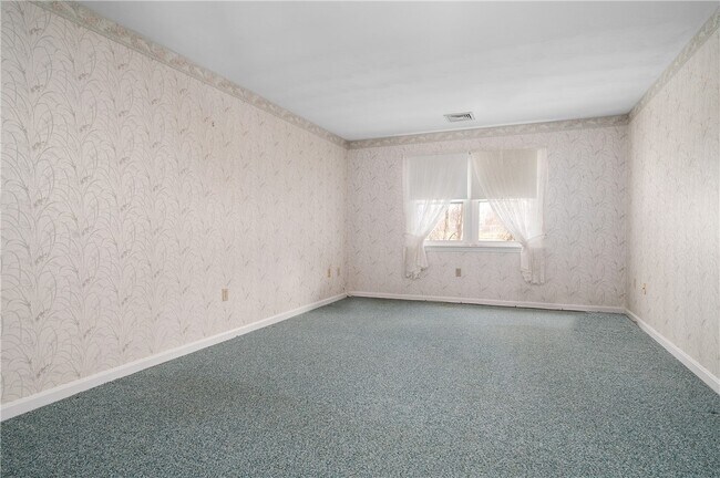 Building Photo - 185 Manville Hill Rd