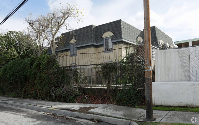 Building Photo - 149 W 6th St