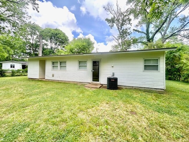 Building Photo - Newly Renovated 3 Bedroom Home!