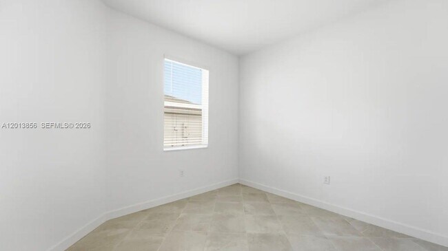 Building Photo - 20511 Hazelnut Ct S