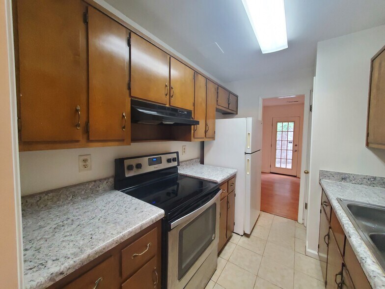Building Photo - 1716 14th Ter S
