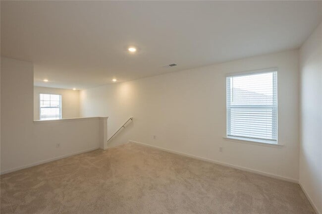 Building Photo - 895 Gelderland Dr