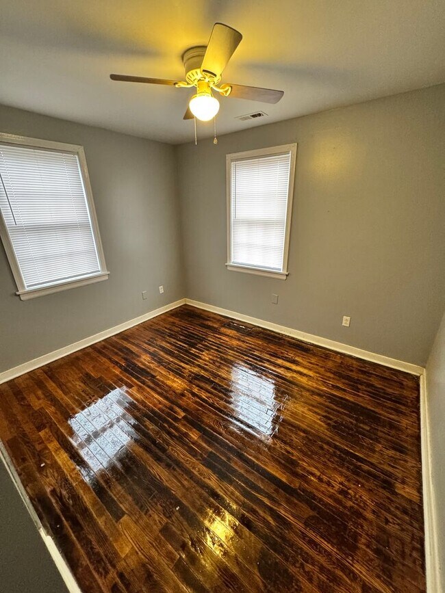 Building Photo - 3 bed house in Church Hill! Enjoy big yard, great location, hardwoods, central Ac, and laundry!