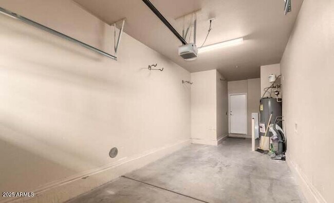 Building Photo - 2401 E Rio Salado Pkwy