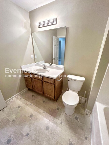 Building Photo - 941 Ujamaa Dr